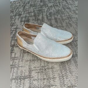 UGG Adley Trainer size 7 women’s